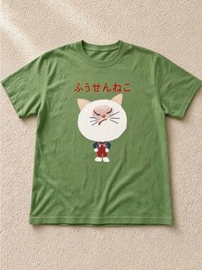 Gildan Green Cat Graphic Tee with Red Japanese Text